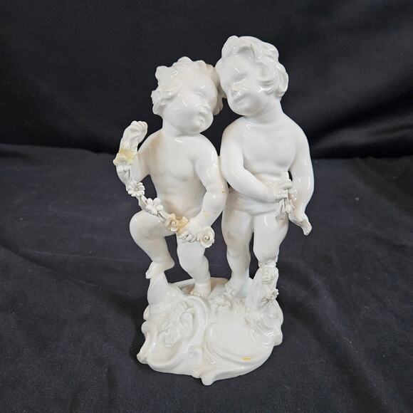 Vintage Primavera Italy Cherubs Holding Garland White Figurine Children - Picture 1 of 10